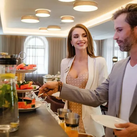 Hotel Merkur 3*